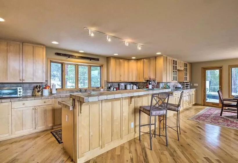 Grand Fraser Escape W/ Private Deck & Hot Tub