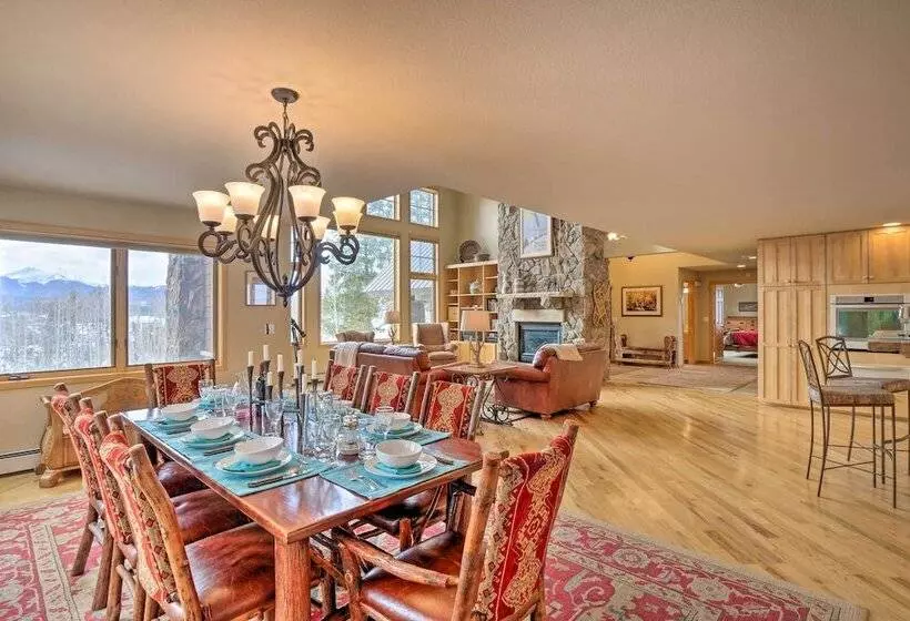 Grand Fraser Escape W/ Private Deck & Hot Tub