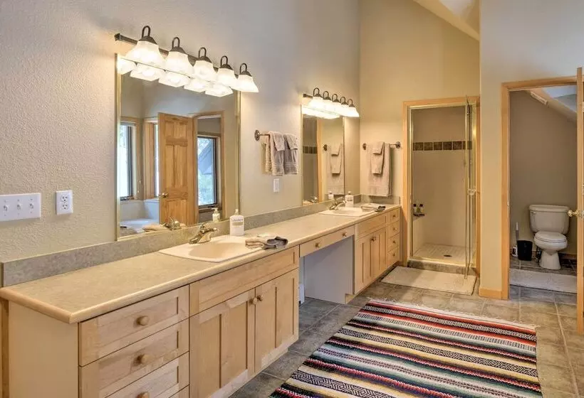 Grand Fraser Escape W/ Private Deck & Hot Tub