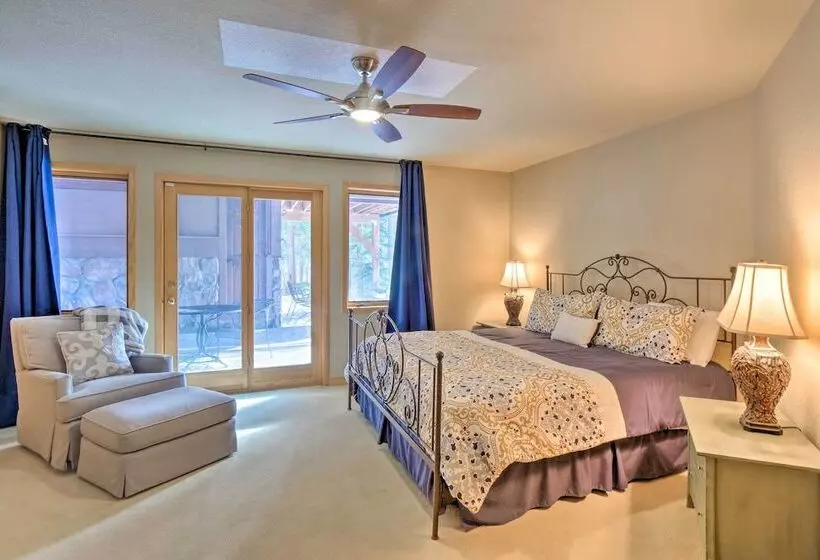 Grand Fraser Escape W/ Private Deck & Hot Tub