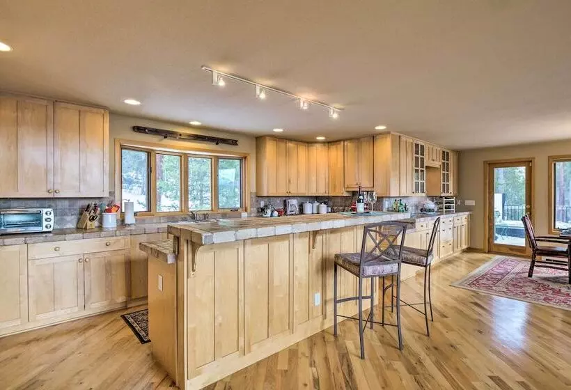 Grand Fraser Escape W/ Private Deck & Hot Tub