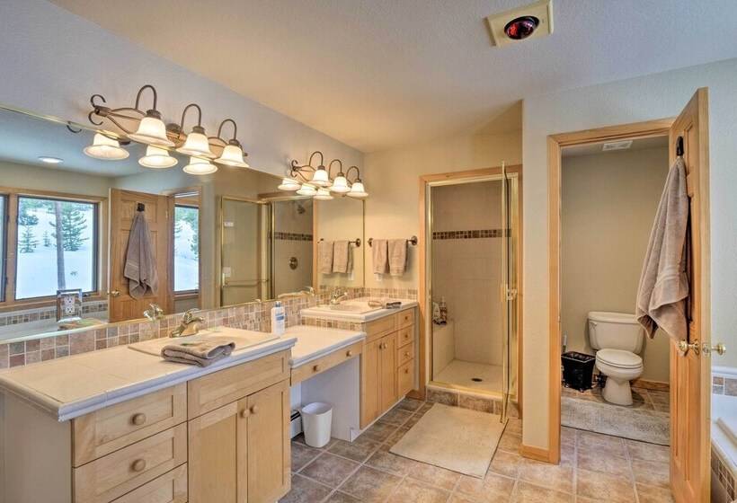 Grand Fraser Escape W/ Private Deck & Hot Tub