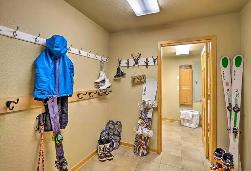 Grand Fraser Escape W/ Private Deck & Hot Tub