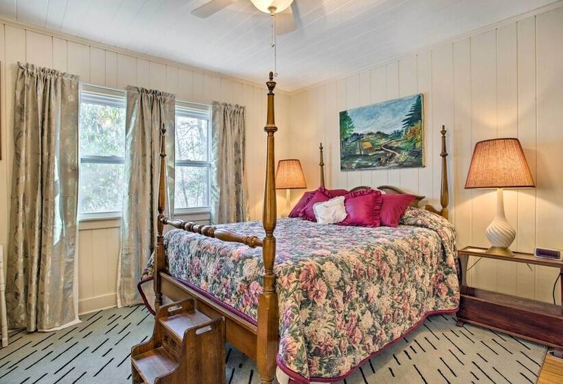 Dog Friendly Hendersonville Cabin: Deck & Views