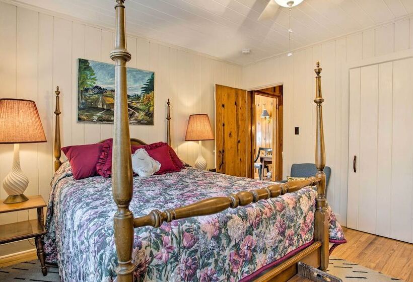 Dog Friendly Hendersonville Cabin: Deck & Views