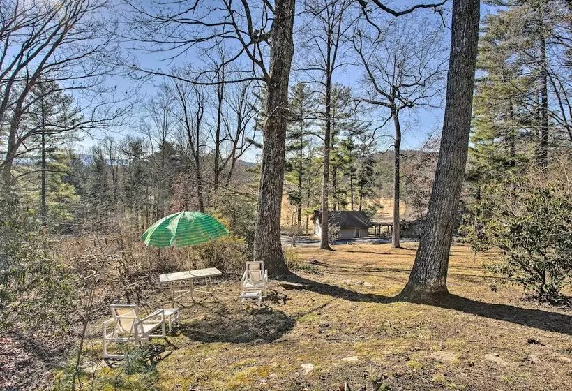 Dog Friendly Hendersonville Cabin: Deck & Views
