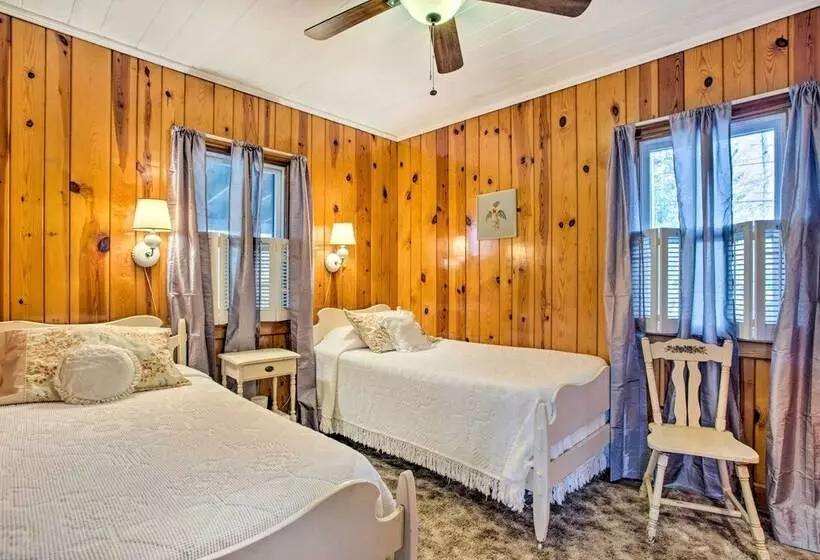 Dog Friendly Hendersonville Cabin: Deck & Views