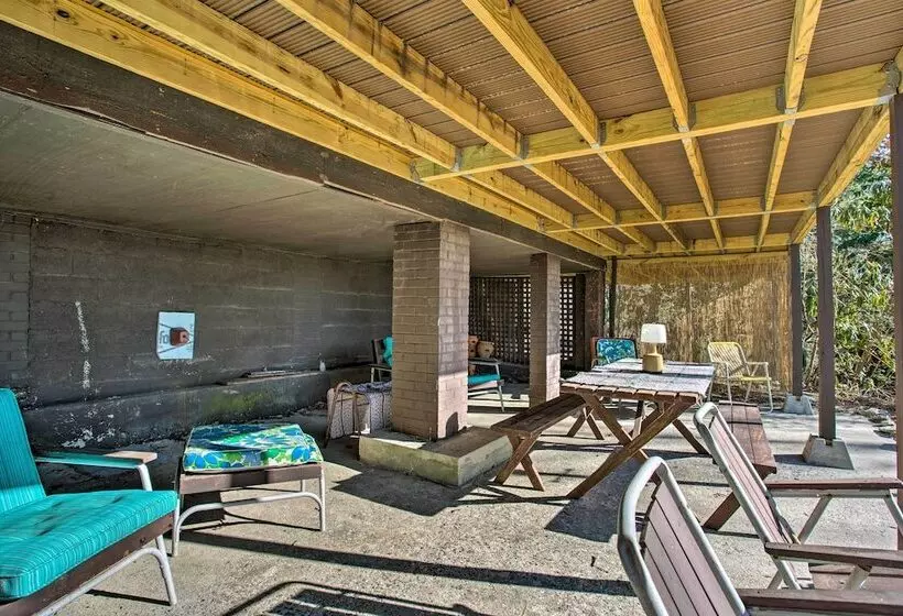 Dog Friendly Hendersonville Cabin: Deck & Views