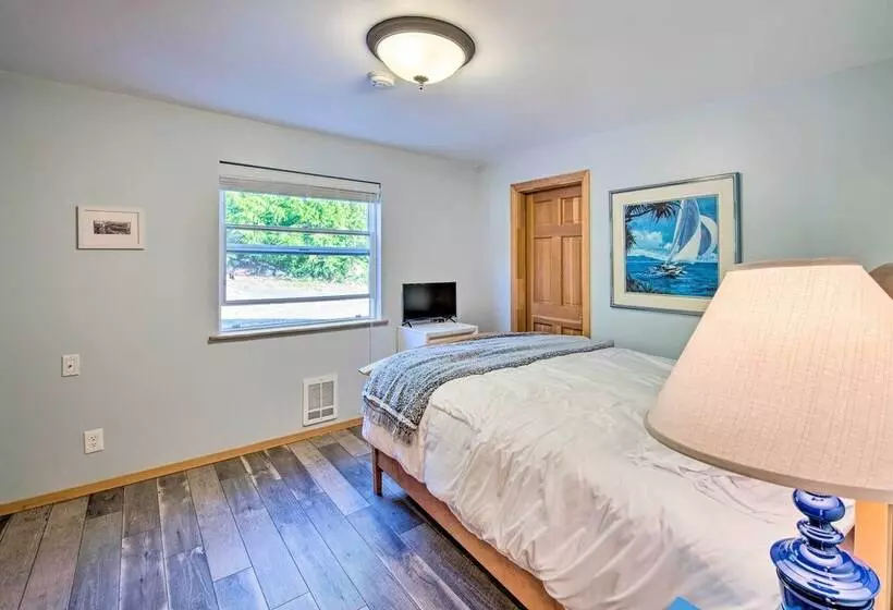 Hood Canal Home W/ Hot Tub   Bordering Olympic Np!