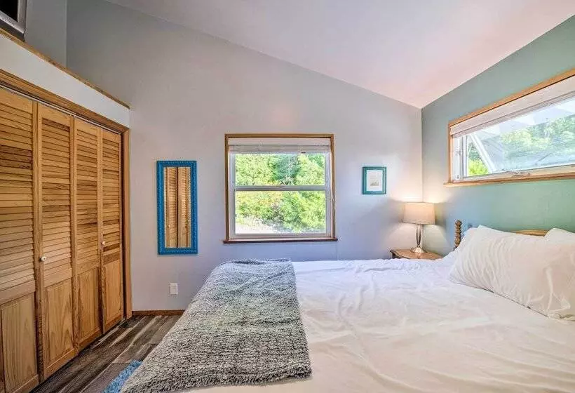 Hood Canal Home W/ Hot Tub   Bordering Olympic Np!