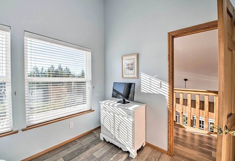 Hood Canal Home W/ Hot Tub   Bordering Olympic Np!