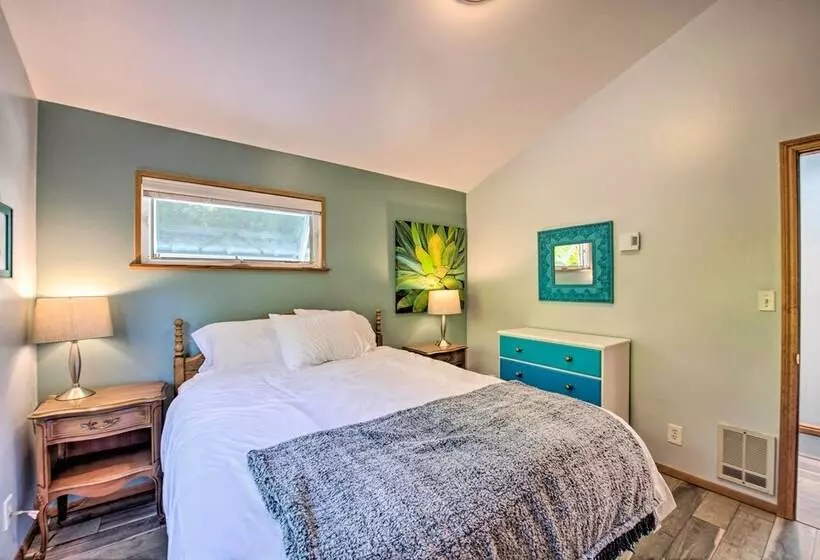 Hood Canal Home W/ Hot Tub   Bordering Olympic Np!