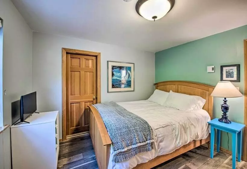 Hood Canal Home W/ Hot Tub   Bordering Olympic Np!