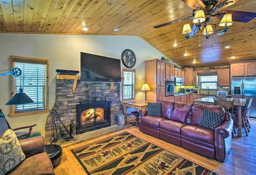 Hot Tub Under The Stars: Inviting Big Bear Cabin