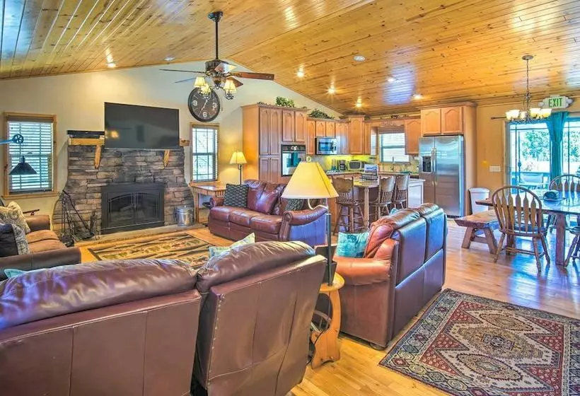 Hot Tub Under The Stars: Inviting Big Bear Cabin