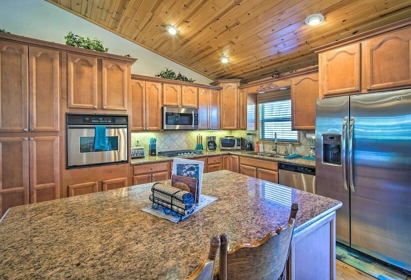 Hot Tub Under The Stars: Inviting Big Bear Cabin