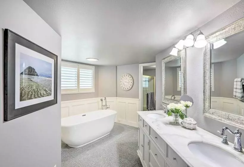 Ideally Located Ocean Escape Near Beach & Wineries