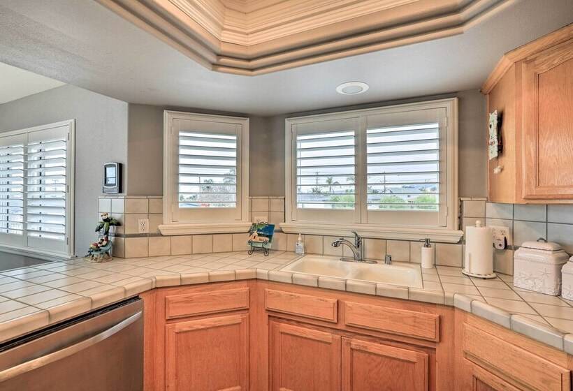 Ideally Located Ocean Escape Near Beach & Wineries