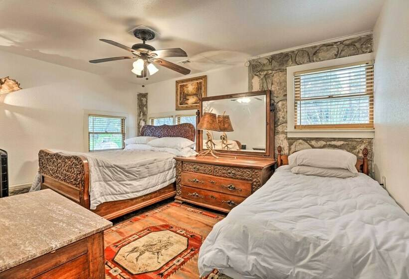 Kerrville Area Home W/ Outdoor Entertainment Space