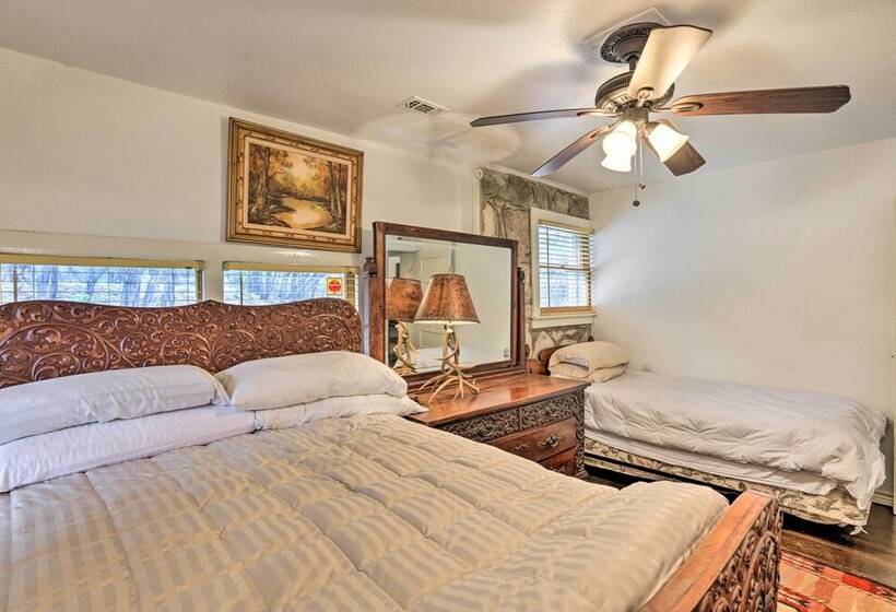 Kerrville Area Home W/ Outdoor Entertainment Space