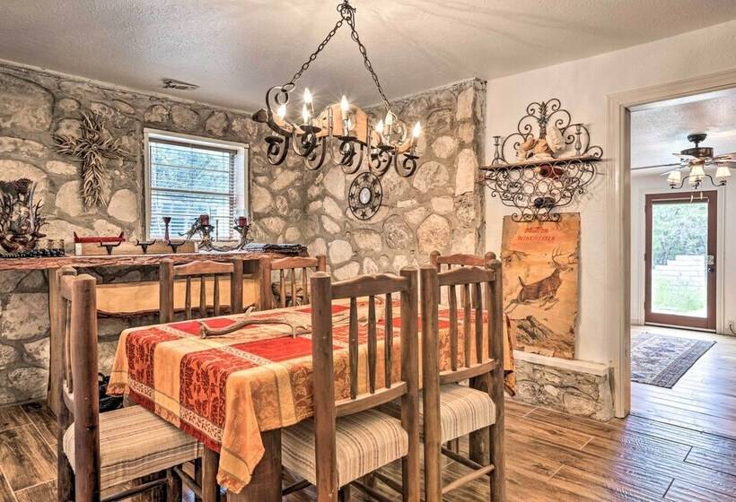 Kerrville Area Home W/ Outdoor Entertainment Space