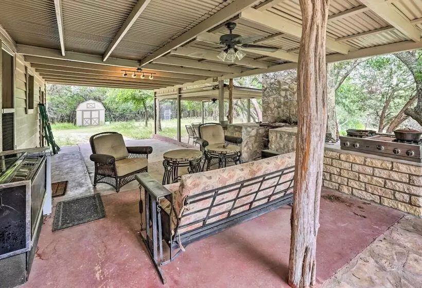Kerrville Area Home W/ Outdoor Entertainment Space