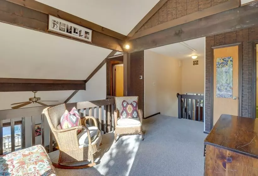 Near Skiing: Lakefront Gem W/ Kayaks In Long Pond