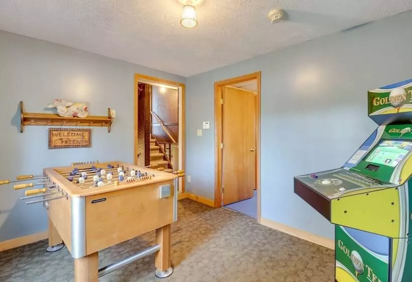 Near Skiing: Lakefront Gem W/ Kayaks In Long Pond