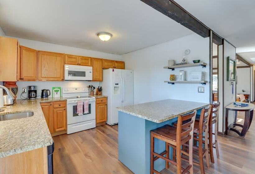 Near Skiing: Lakefront Gem W/ Kayaks In Long Pond