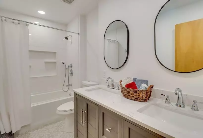 Near Skiing: Lakefront Gem W/ Kayaks In Long Pond