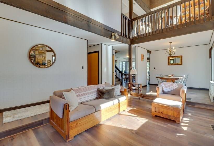 Near Skiing: Lakefront Gem W/ Kayaks In Long Pond