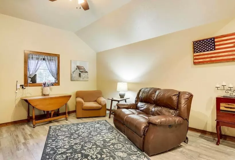 Lakehills Cabin With Fire Pit, Near Medina Lake!