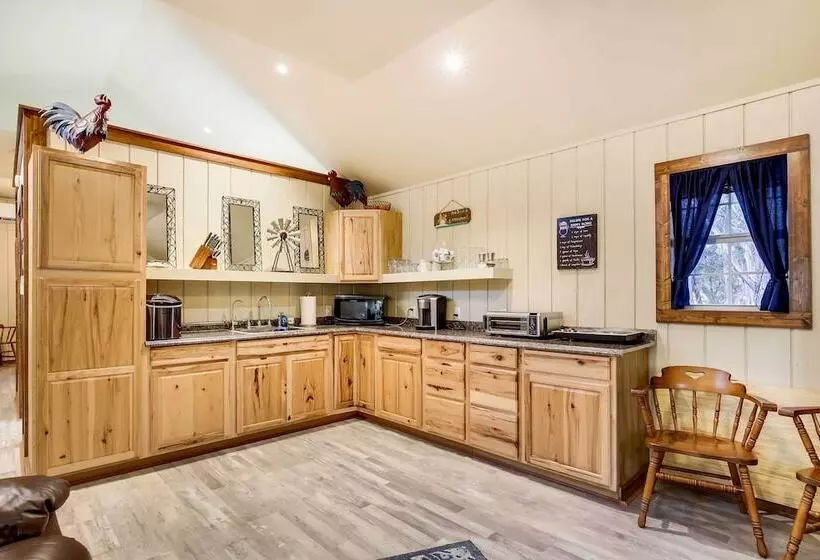 Lakehills Cabin With Fire Pit, Near Medina Lake!