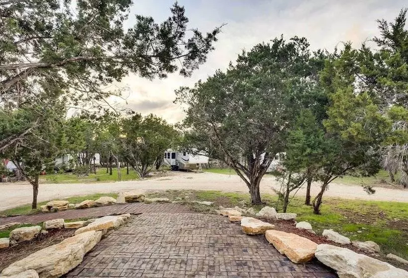 Lakehills Cabin With Fire Pit, Near Medina Lake!