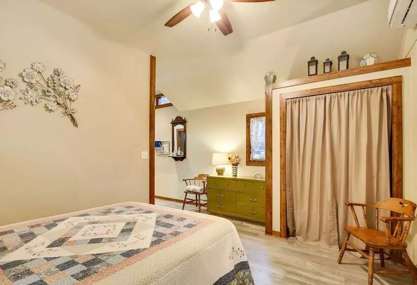 Lakehills Cabin With Fire Pit, Near Medina Lake!