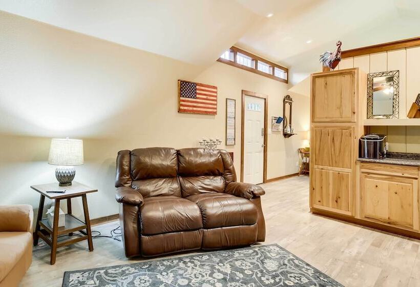 Lakehills Cabin With Fire Pit, Near Medina Lake!