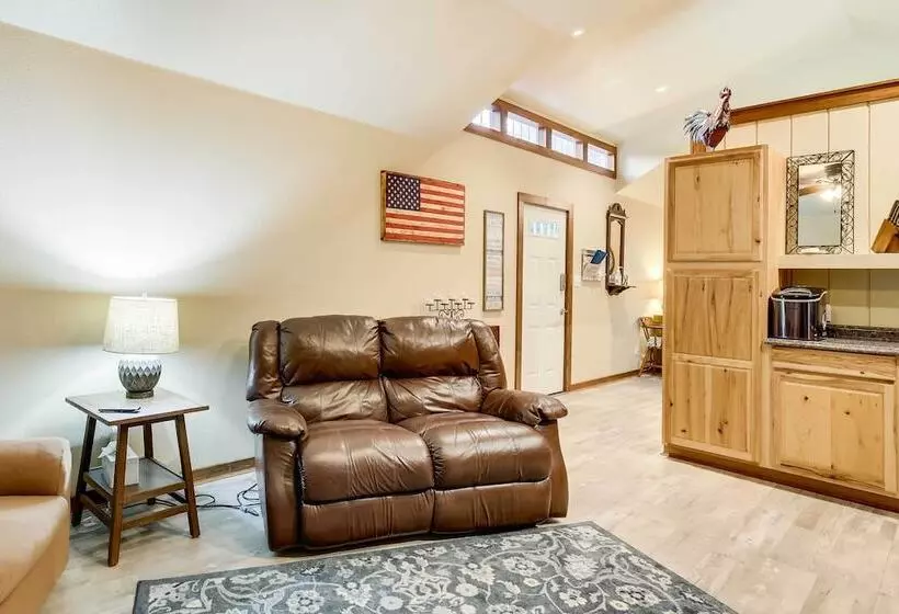 Lakehills Cabin With Fire Pit, Near Medina Lake!