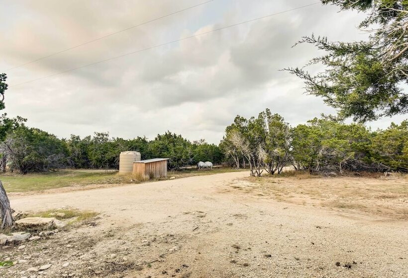 Lakehills Cabin With Fire Pit, Near Medina Lake!