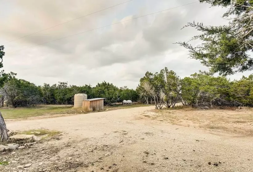 Lakehills Cabin With Fire Pit, Near Medina Lake!