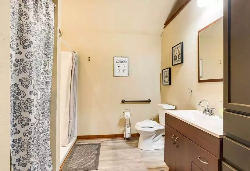 Lakehills Cabin With Fire Pit, Near Medina Lake!