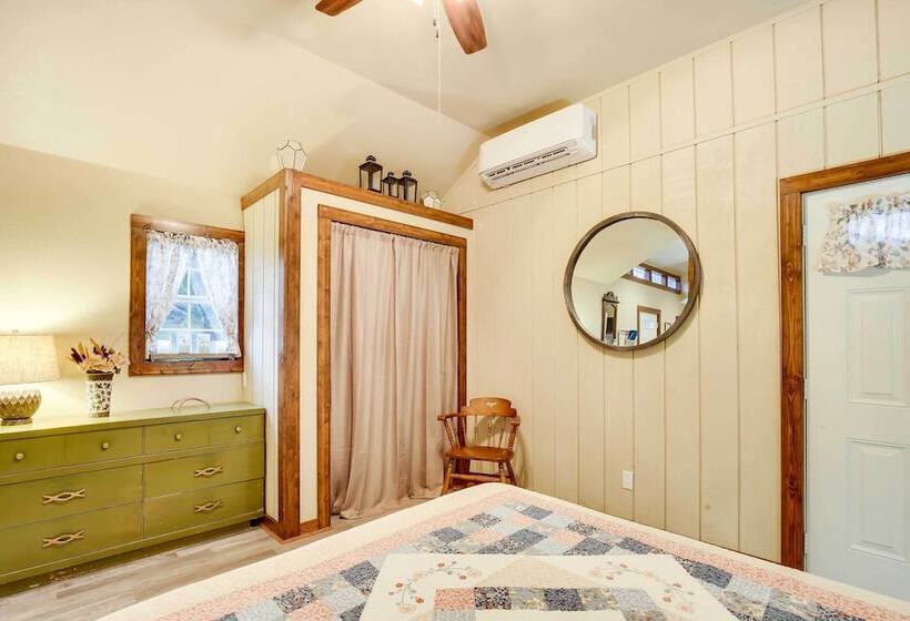 Lakehills Cabin With Fire Pit, Near Medina Lake!