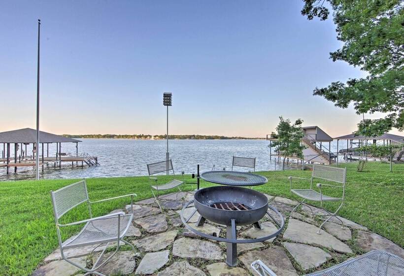 Malakoff Lakefront Home: Golf Course On Site!