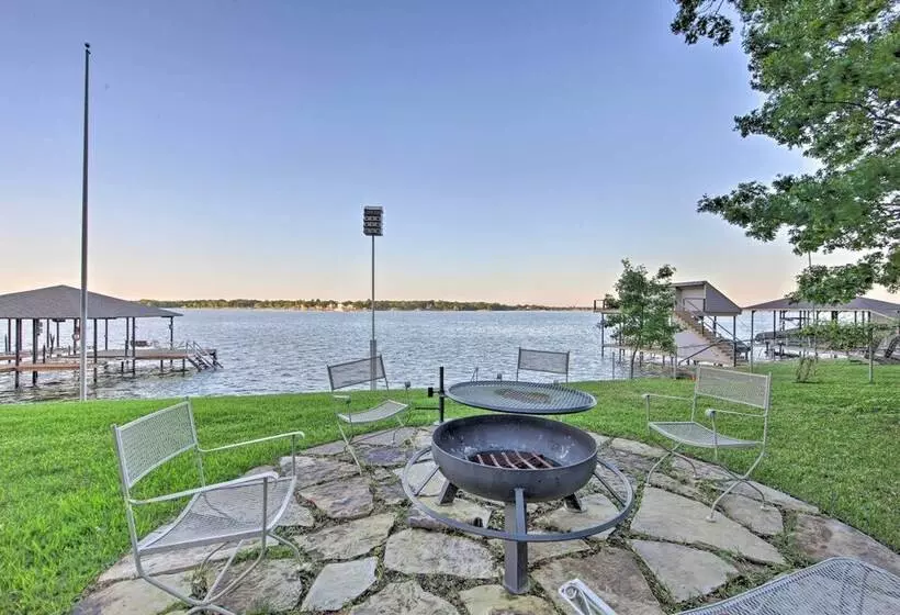 Malakoff Lakefront Home: Golf Course On Site!