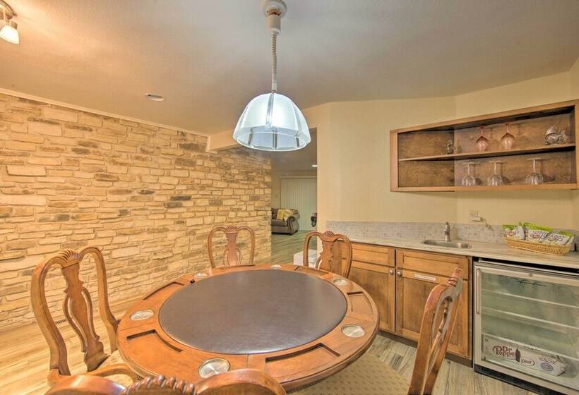 Malakoff Lakefront Home: Golf Course On Site!