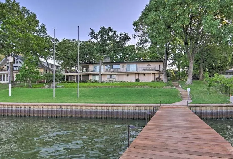 Malakoff Lakefront Home: Golf Course On Site!