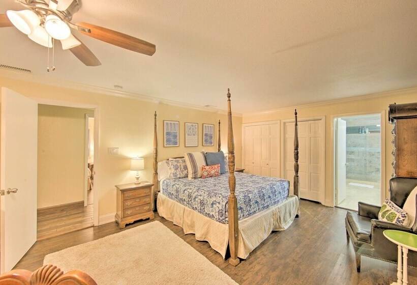 Malakoff Lakefront Home: Golf Course On Site!