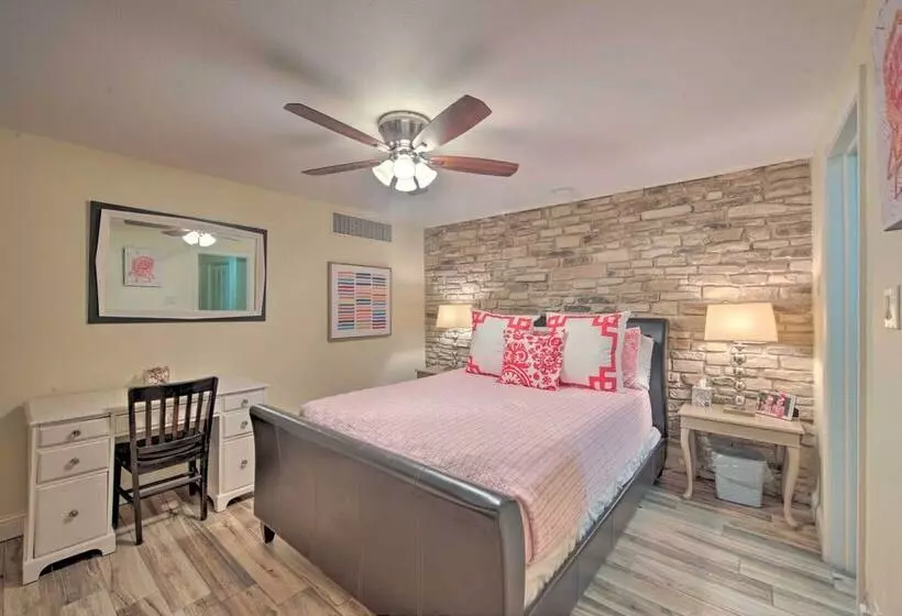 Malakoff Lakefront Home: Golf Course On Site!