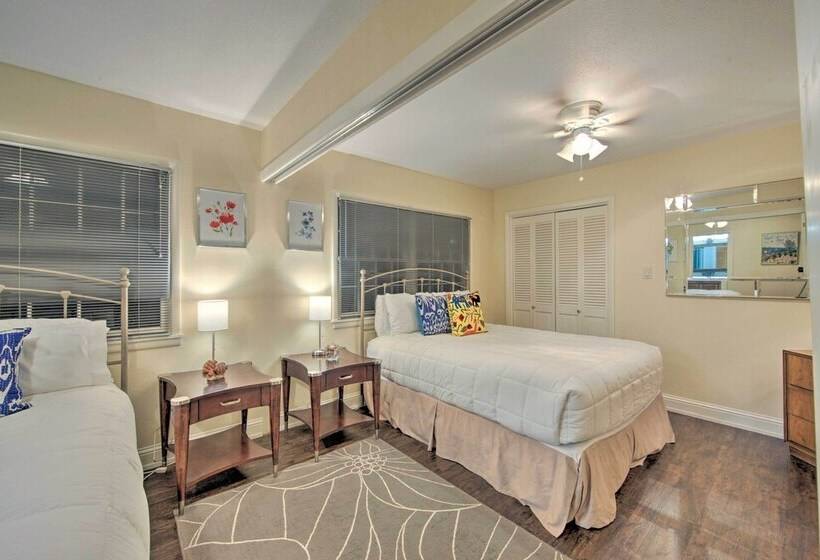 Malakoff Lakefront Home: Golf Course On Site!