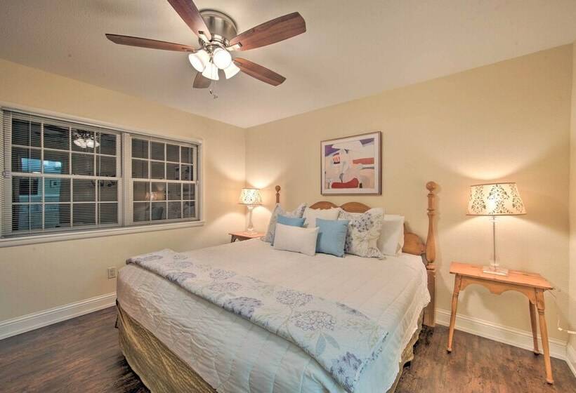 Malakoff Lakefront Home: Golf Course On Site!