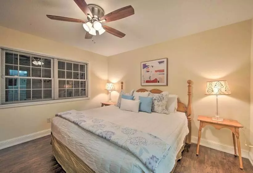 Malakoff Lakefront Home: Golf Course On Site!